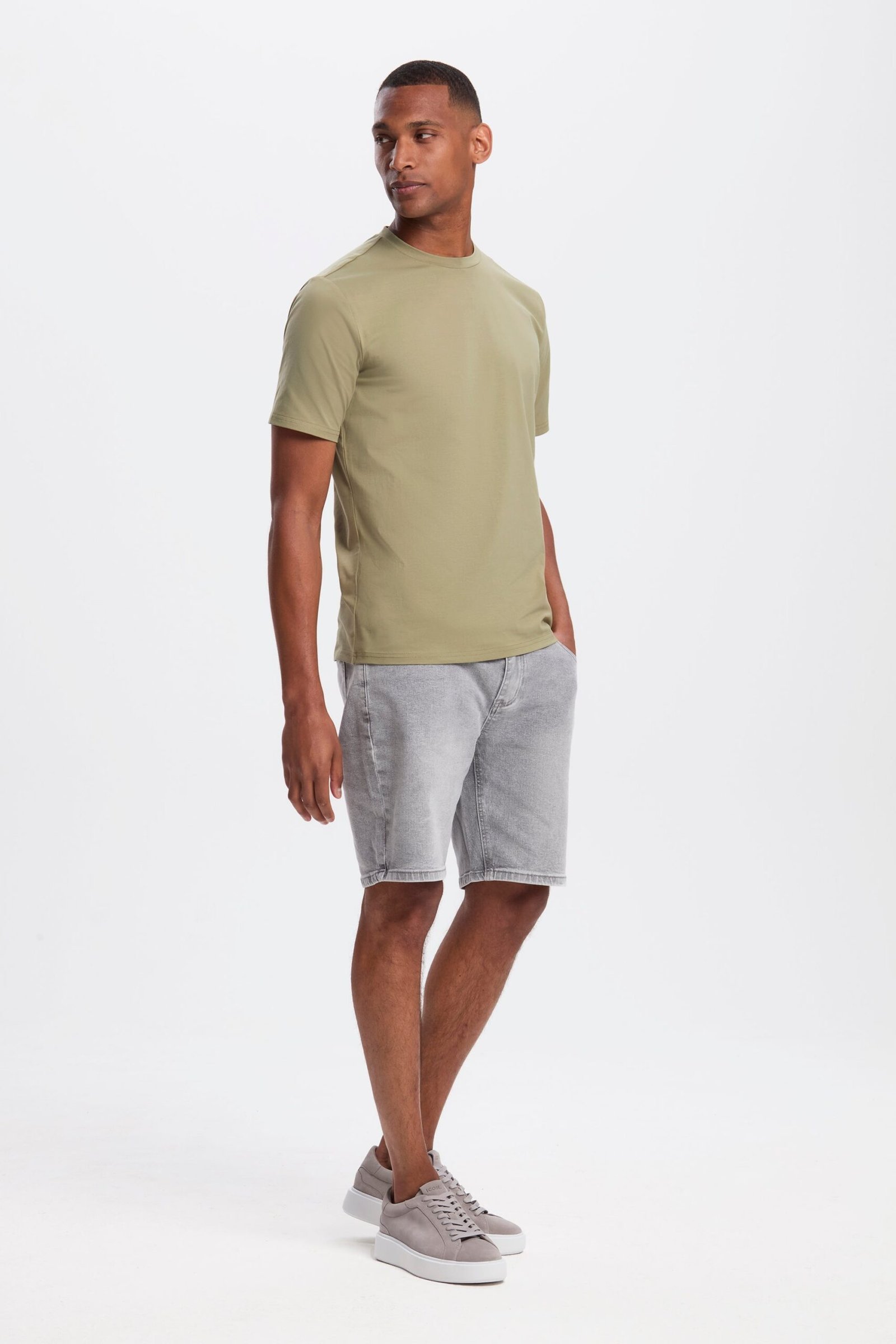 THE REGULAR T-SHIRT - Image 25